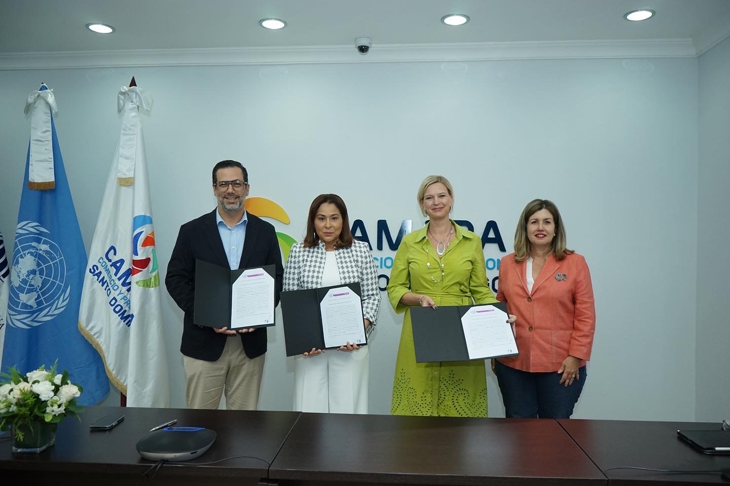 Cámara de Comercio de Santo Domingo firma carta de compromiso para obtener Sello Igualando RD del Ministerio de la Mujer y el PNUD