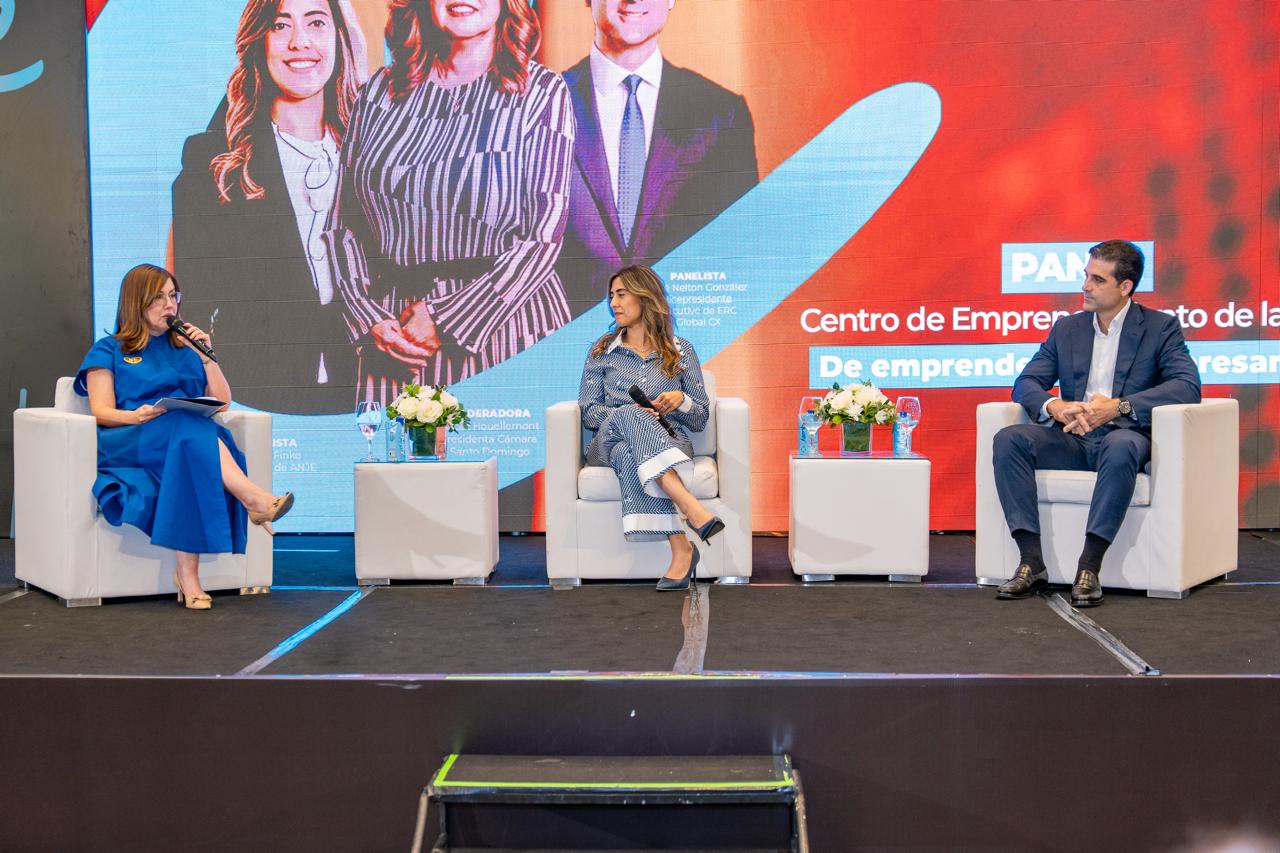 De emprendedor a empresario: panel del Centro de Emprendimiento orienta a las mipymes