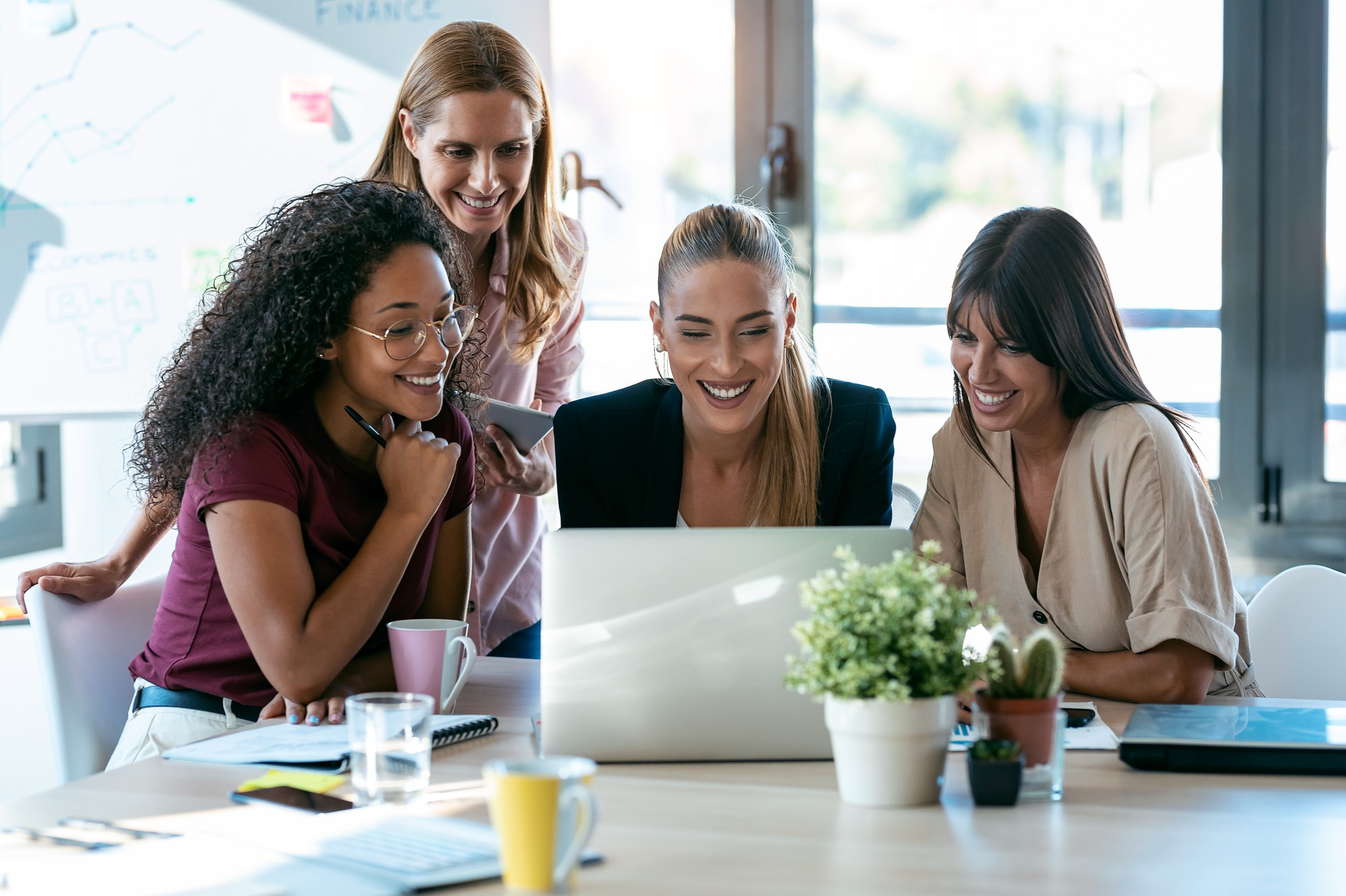Invitan a mujeres empresarias de Santo Domingo a participar en programa formativo MujerEs Avanza