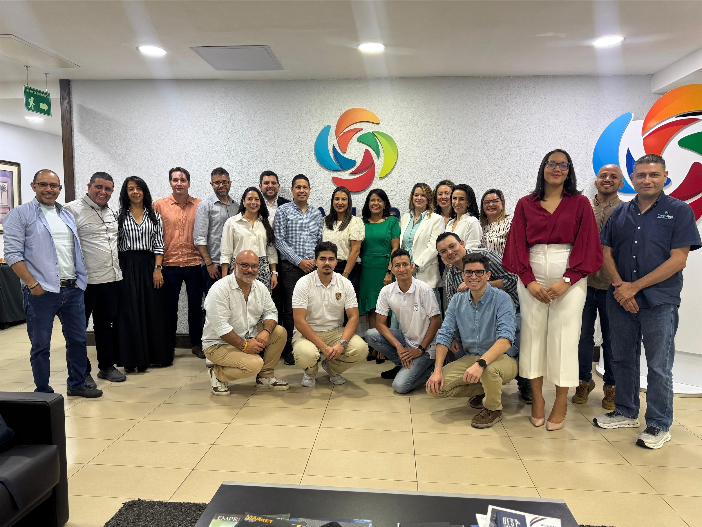 Cámara Santo Domingo resalta ventajas de invertir en el país a misión comercial colombiana