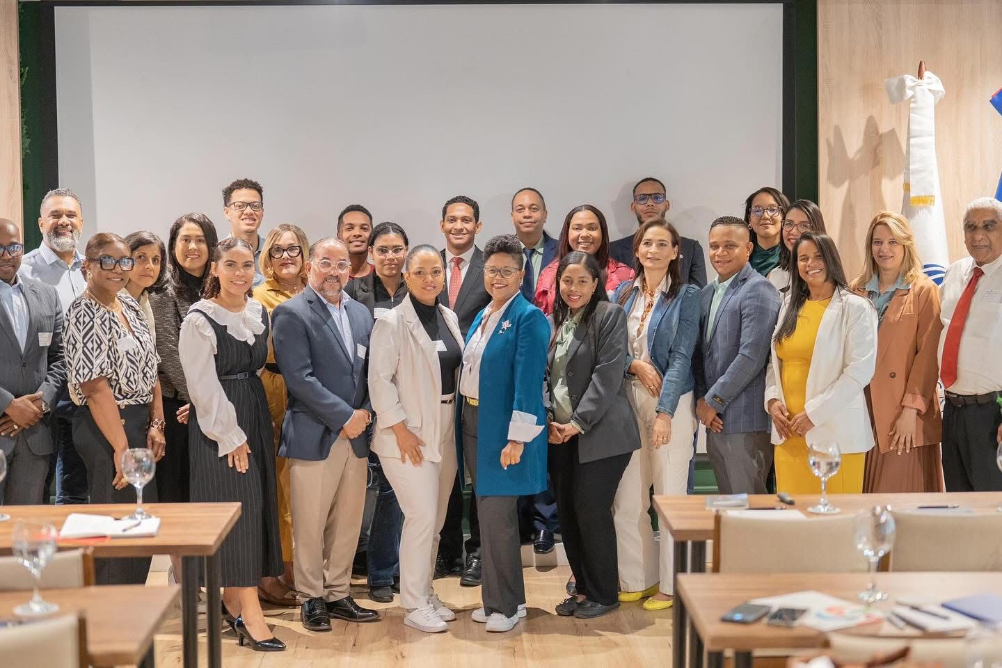Imparten masterclass sobre exportación a emprendedores de economía naranja