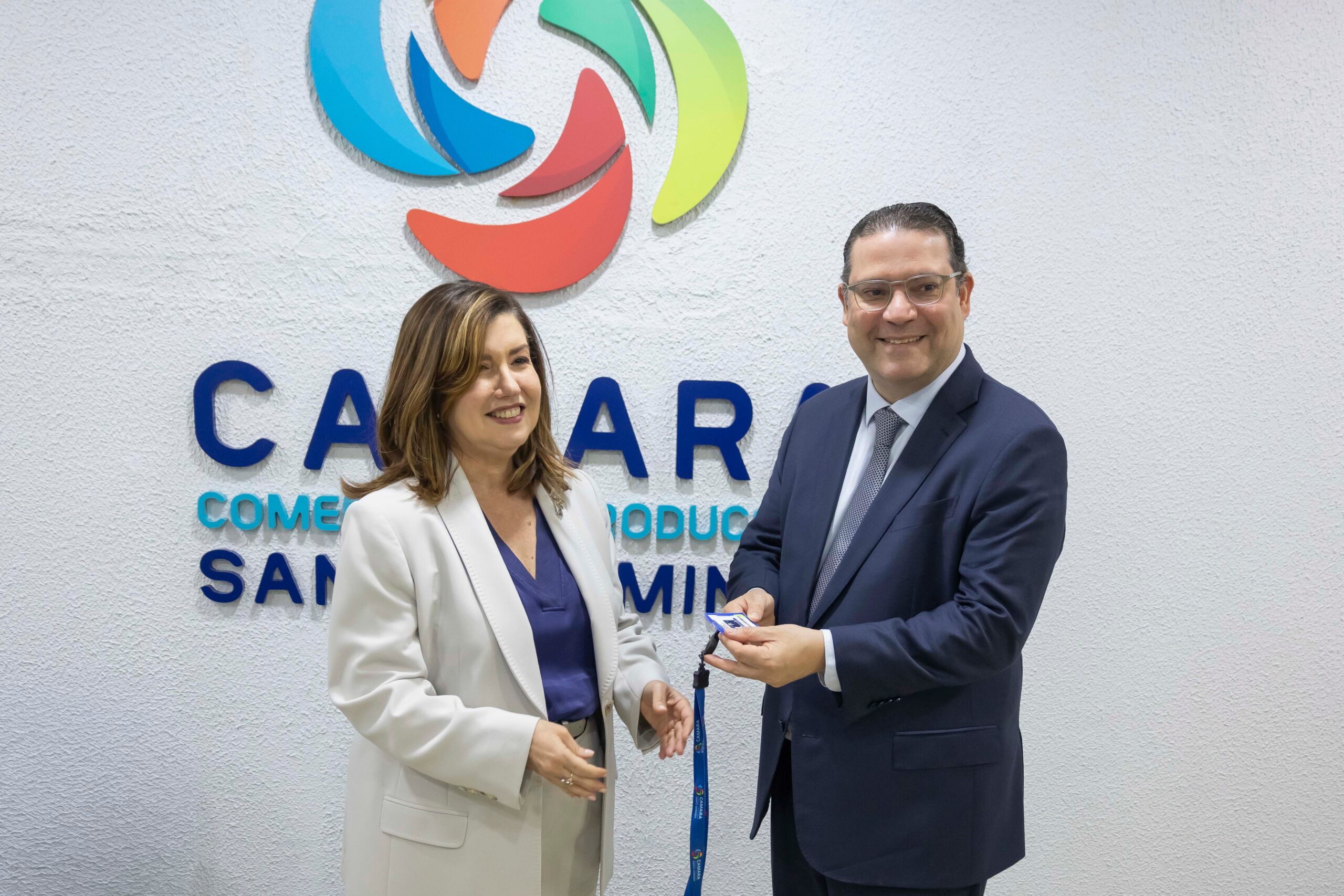 Ministro Sanz Lovatón reafirma compromiso con fortalecimiento del sector empresarial