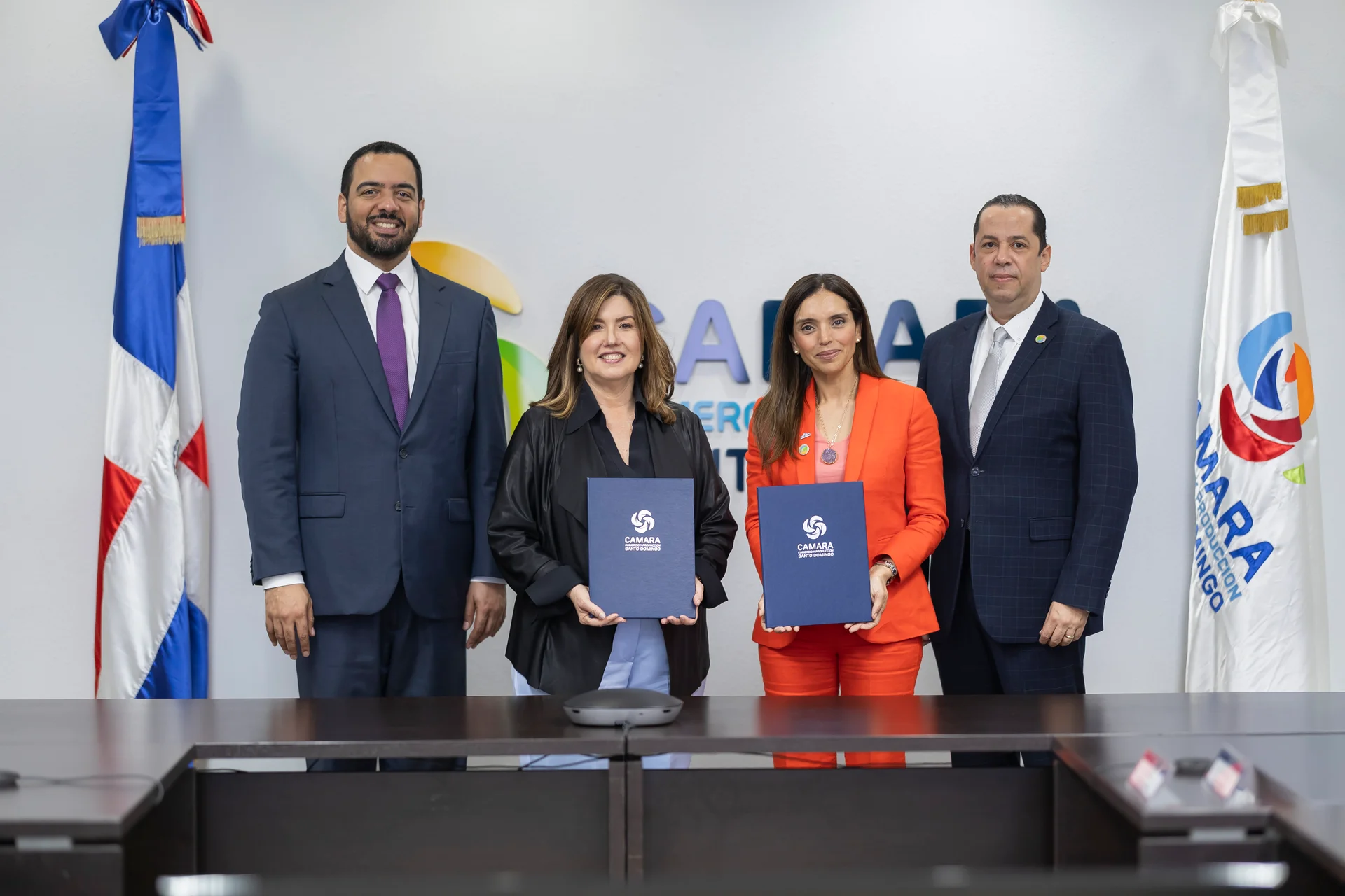Firman acuerdo para venta de certificados de firma digital cualificada Digifirma